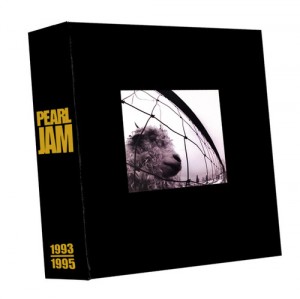 Imagem da notícia: Pearl Jam comemora 20 anos com relançamento de "Vs." e "Vitalogy"