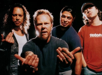 Imagem da notícia: Assista: Metallica toca "Last Caress" em show da Comic Con